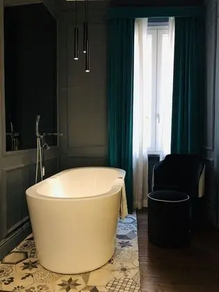 Deluxe Tek Büyük Yataklı Oda, Sıcak Su Küveti