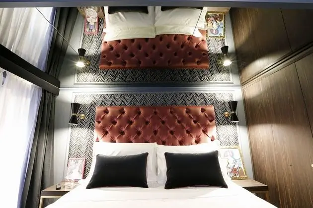 Executive Oda, Teras
