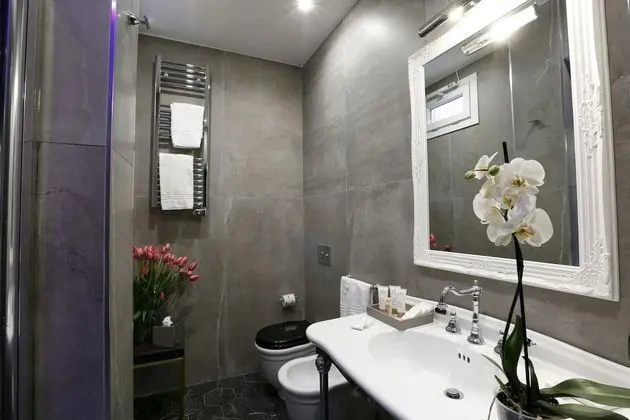 Executive Oda, Teras