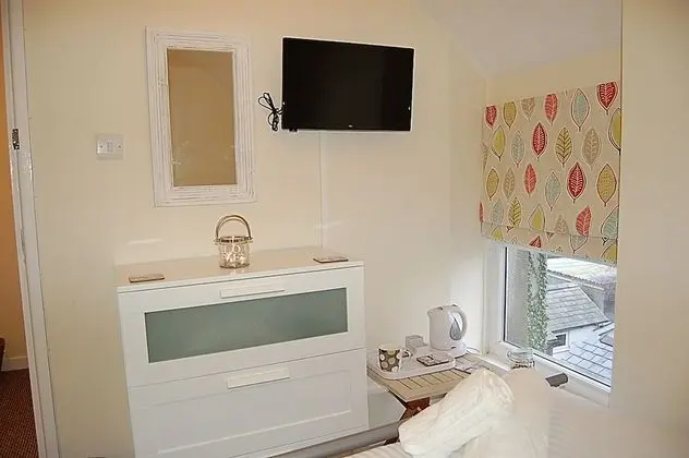 Standard Tek Kişilik Oda, Ortak Banyo (Room Four)