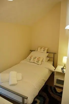 Standard Tek Kişilik Oda, Ortak Banyo (Room Four)