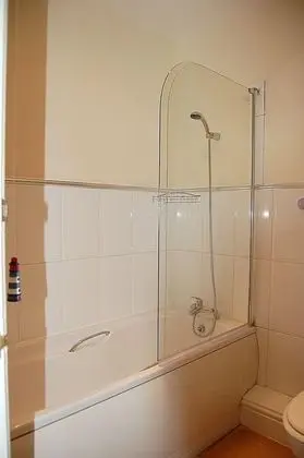 Standard Tek Kişilik Oda, Ortak Banyo (Room Four)