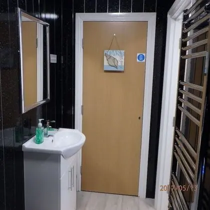 Tek Büyük Yataklı Oda, Ortak Banyo (Small - Room Nine)