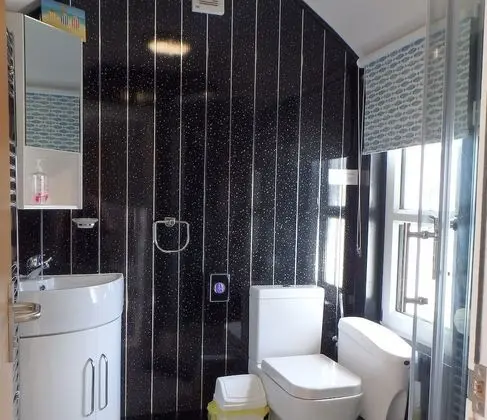 Tek Büyük Yataklı Oda, Ortak Banyo (Small - Room Nine)
