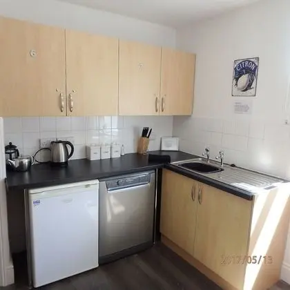 Tek Büyük Yataklı Oda, Ortak Banyo (Small - Room Nine)