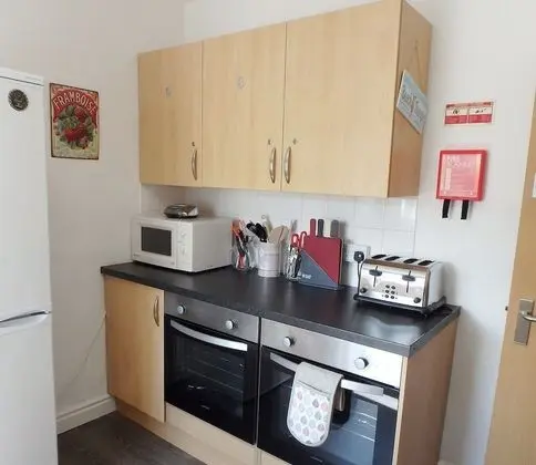 Tek Büyük Yataklı Oda, Ortak Banyo (Small - Room Nine)