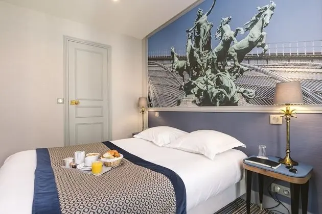 Standard Tek Büyük Yataklı Oda