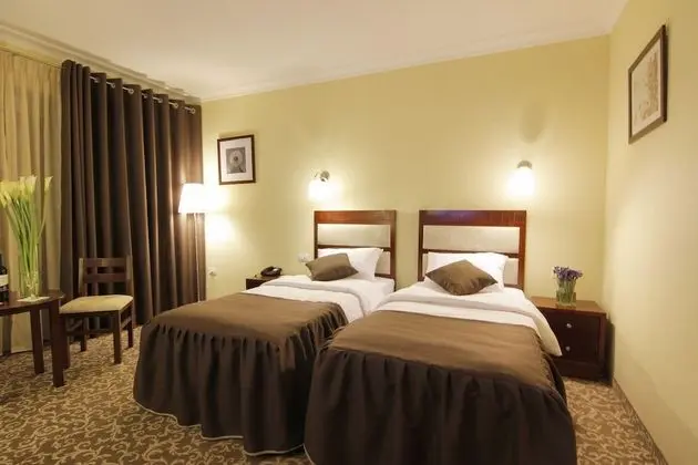 Tek Büyük veya İki Ayrı Yataklı Oda, Şehir Manzaralı