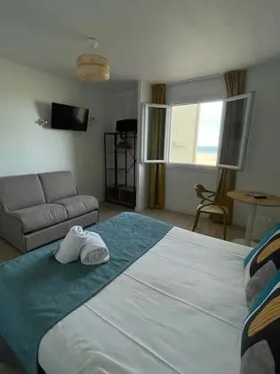Üç Kişilik Oda, Deniz Manzaralı