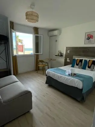 Üç Kişilik Oda, Deniz Manzaralı