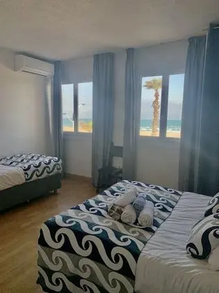 Üç Kişilik Oda, Deniz Manzaralı