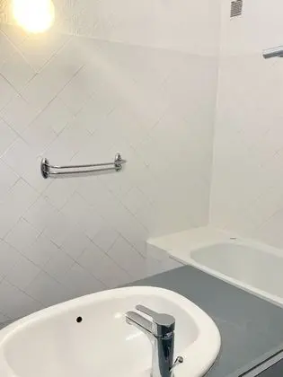 Üç Kişilik Oda, Deniz Manzaralı