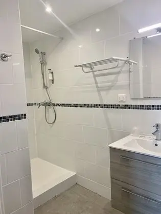 Üç Kişilik Oda, Deniz Manzaralı