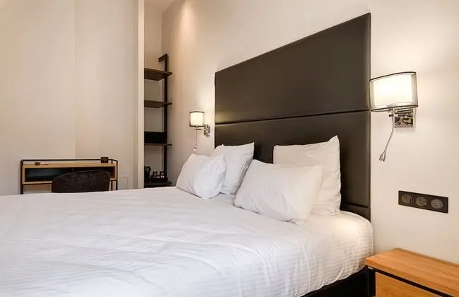 Classic Tek Büyük Yataklı Oda, 1 Çift Kişilik Yatak, Sigara İçilmez, Avlu Manzaralı