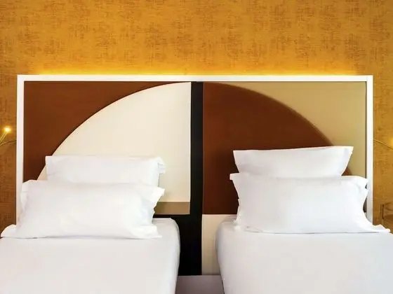 Superior Oda (2 single bed and single chair bed)