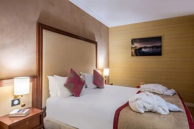 Club Tek Büyük Yataklı Oda