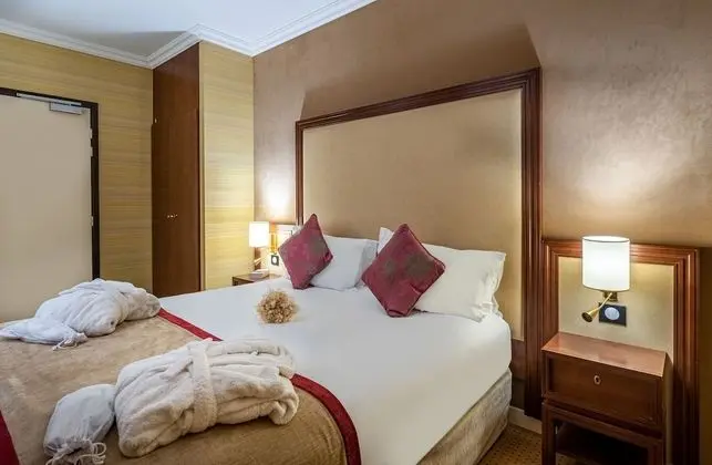 Club Tek Büyük Yataklı Oda