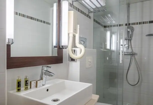 Club Tek Büyük Yataklı Oda