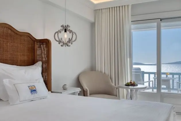 Signature Aegean Room with Outdoor Jetted Tub & Sea View