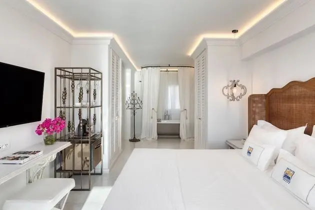 Signature Aegean Room with Outdoor Jetted Tub & Sea View