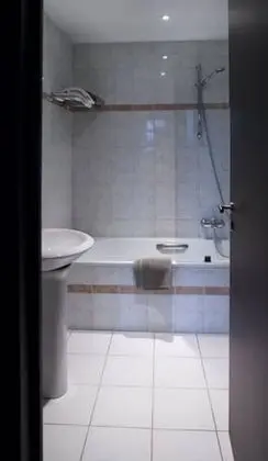 Tek Büyük Yataklı Oda (Backside View / Arrière vue cour)
