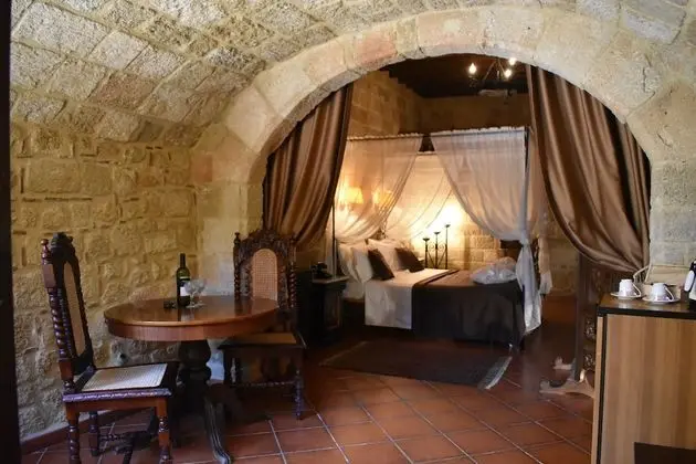 Süit, Ek Bina (Medieval)