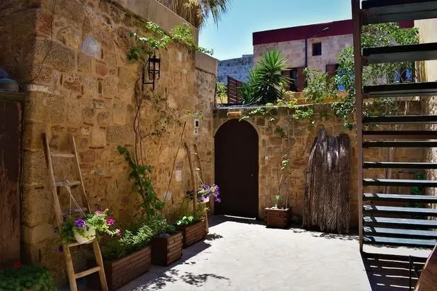 Süit, Ek Bina (Medieval)