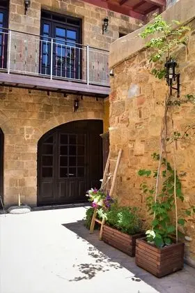 Süit, Ek Bina (Medieval)