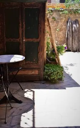 Süit, Ek Bina (Medieval)