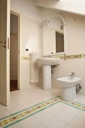 Tek Büyük Yataklı Oda, Penceresiz (Private External Bathroom)