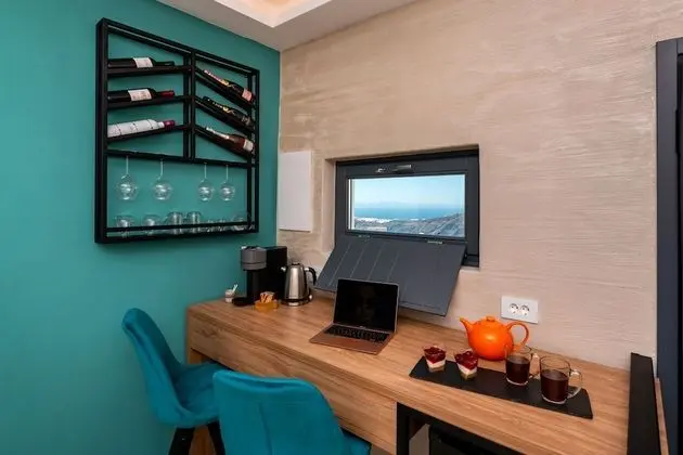 Saint Suite with indoor Jacuzzi bathtub