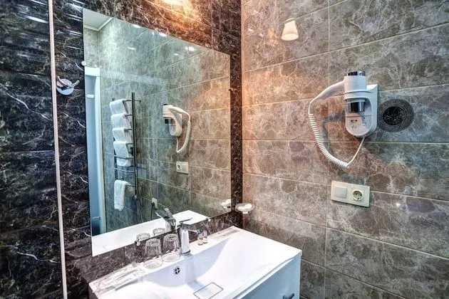 Standard Tek Büyük Yataklı Oda