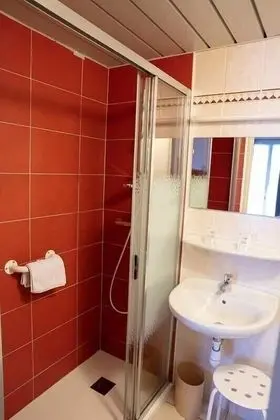 Üç Kişilik Oda