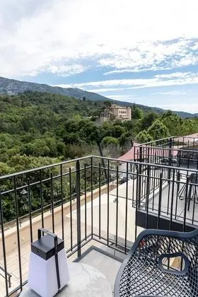 Superior Oda, Balkon