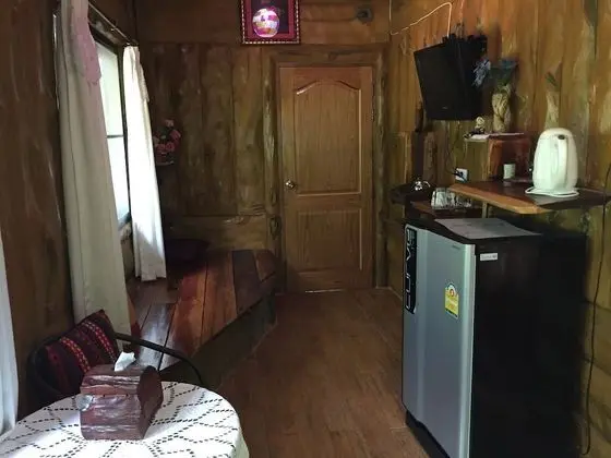 Ev (Log House)
