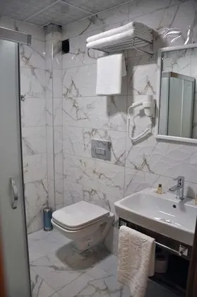 Basic Tek Büyük veya İki Ayrı Yataklı Oda