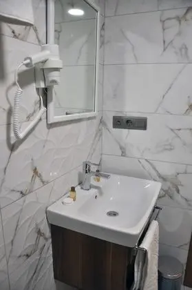 Basic Tek Büyük veya İki Ayrı Yataklı Oda