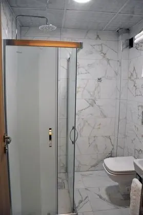 Basic Tek Büyük veya İki Ayrı Yataklı Oda