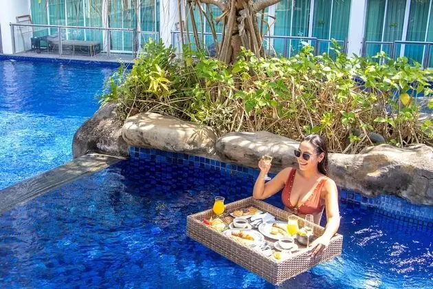 Deluxe Stüdyo Süit, Havuz Kullanımı (Deluxe Pool Access Suite)