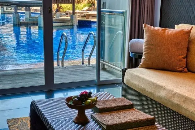 Deluxe Stüdyo Süit, Havuz Kullanımı (Deluxe Pool Access Suite)