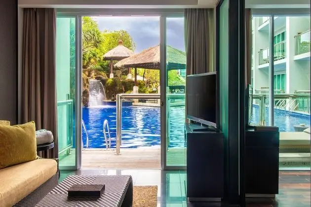 Deluxe Stüdyo Süit, Havuz Kullanımı (Deluxe Pool Access Suite)