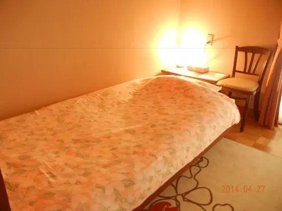 İki Ayrı Yataklı Oda, Ortak Banyo
