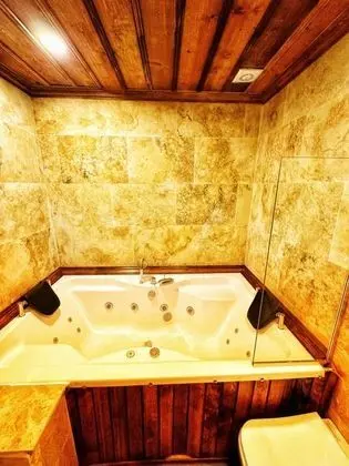 Jakuzili Aile Odası, Şehir Manzaralı