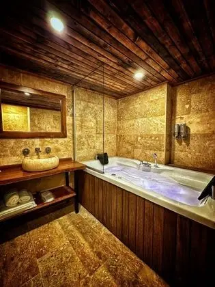 Jakuzili Cave Suite, Şehir Manzaralı, Jakuzili