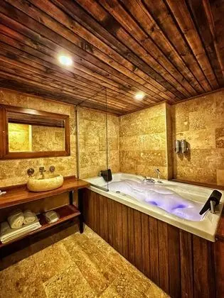 Jakuzili Cave Suite, Şehir Manzaralı, Jakuzili