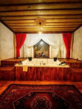 Özel Havuzlu Suit, Şehir Manzaralı, Jakuzili ve Balkonlu
