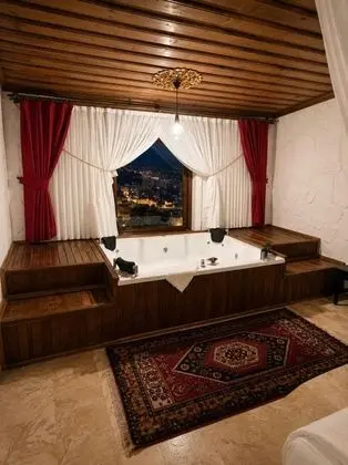 Özel Havuzlu Suit, Şehir Manzaralı, Jakuzili ve Balkonlu