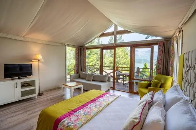Safari Çadır Ev, Göl Manzaralı