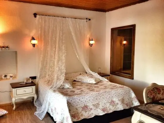 Honeymoon Tek Büyük Yataklı Oda