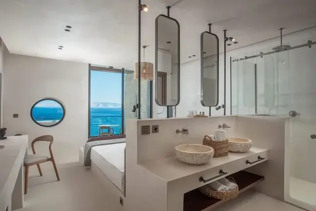 Deniz Manzaralı Jakuzili Deluxe Oda - Oda Kahvaltı